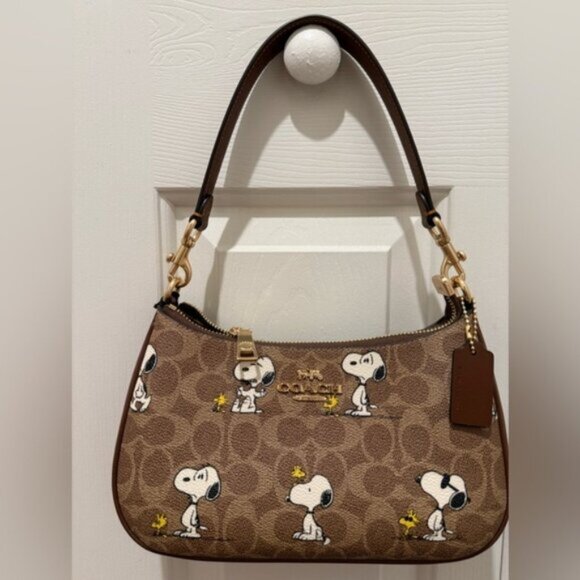 NWT Coach X Peanuts Teri Shoulder Bag In Signature Canvas With Snoopy Print - Picture 1 of 7